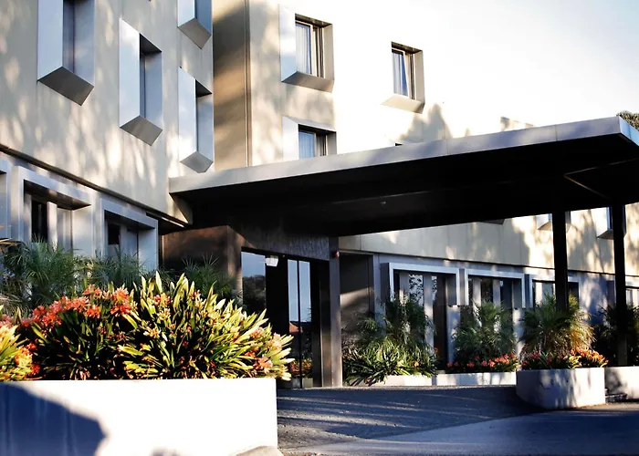 Golden Pebble Hotel