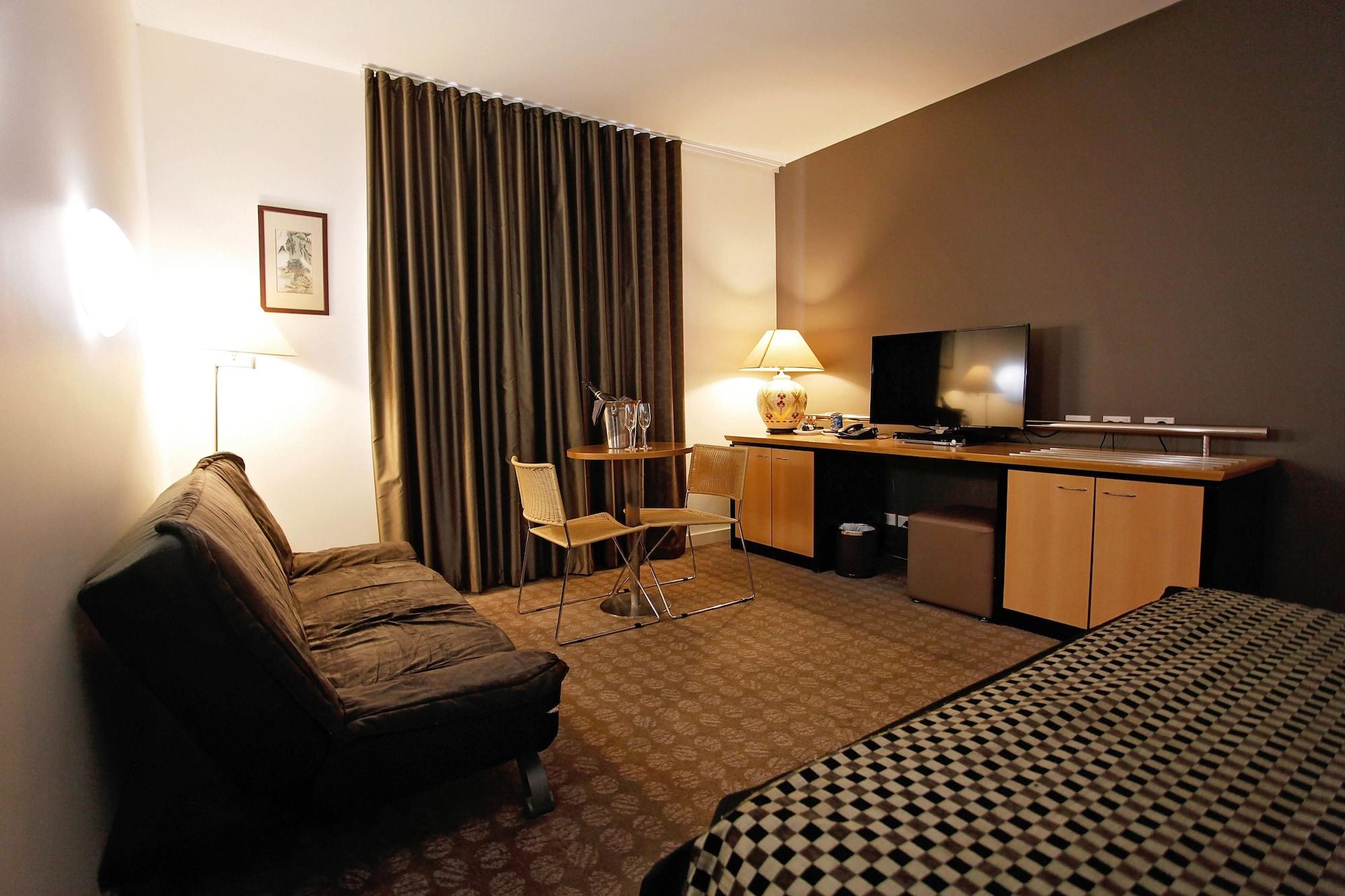 Golden Pebble Hotel