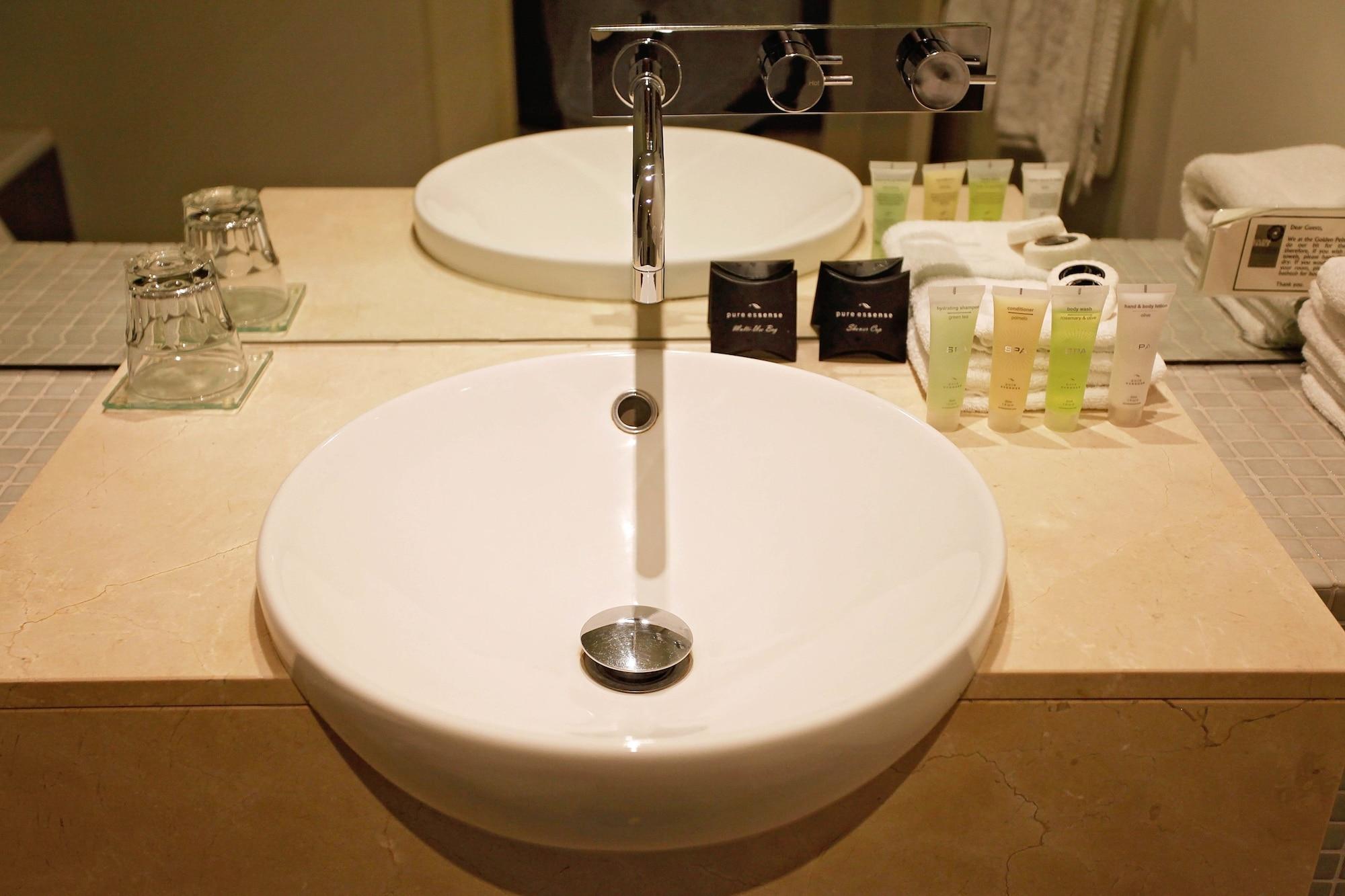 Golden Pebble Hotel 4*