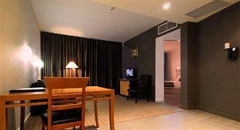 Golden Pebble Hotel 4*