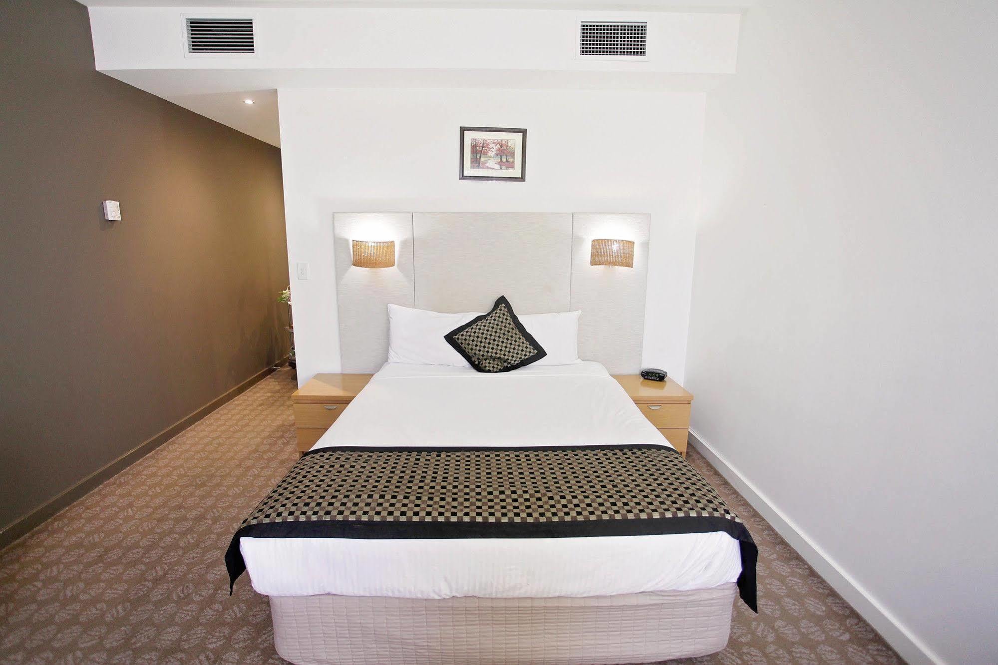Golden Pebble 4* Wantirna