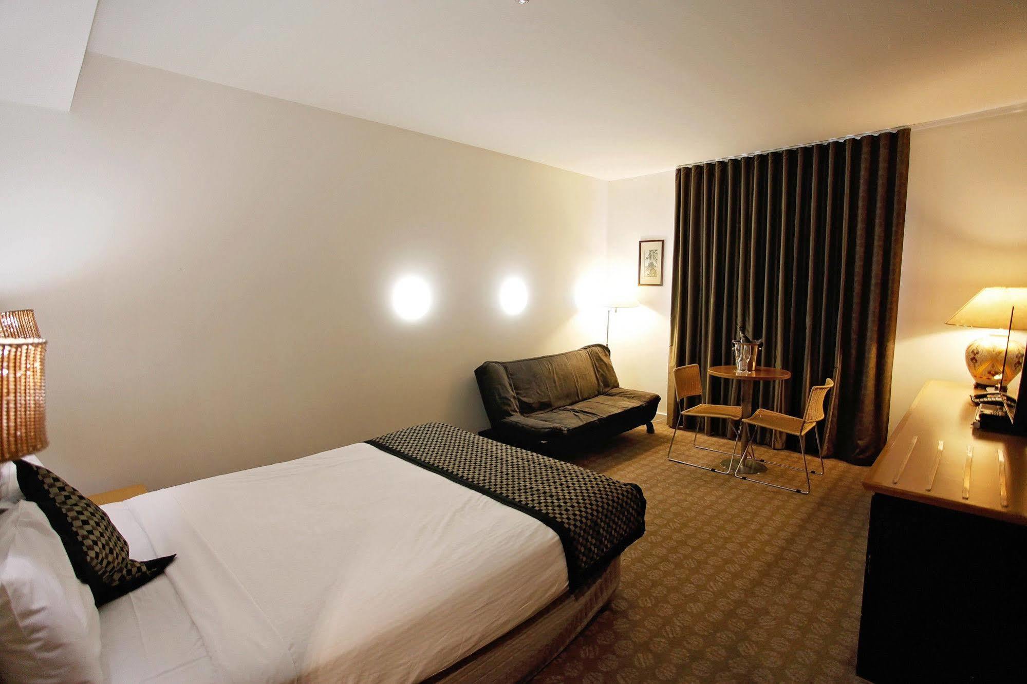 Hotel Golden Pebble Wantirna